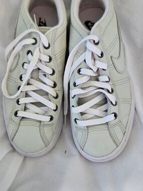 Nike Low-Top Sneakers in Off White